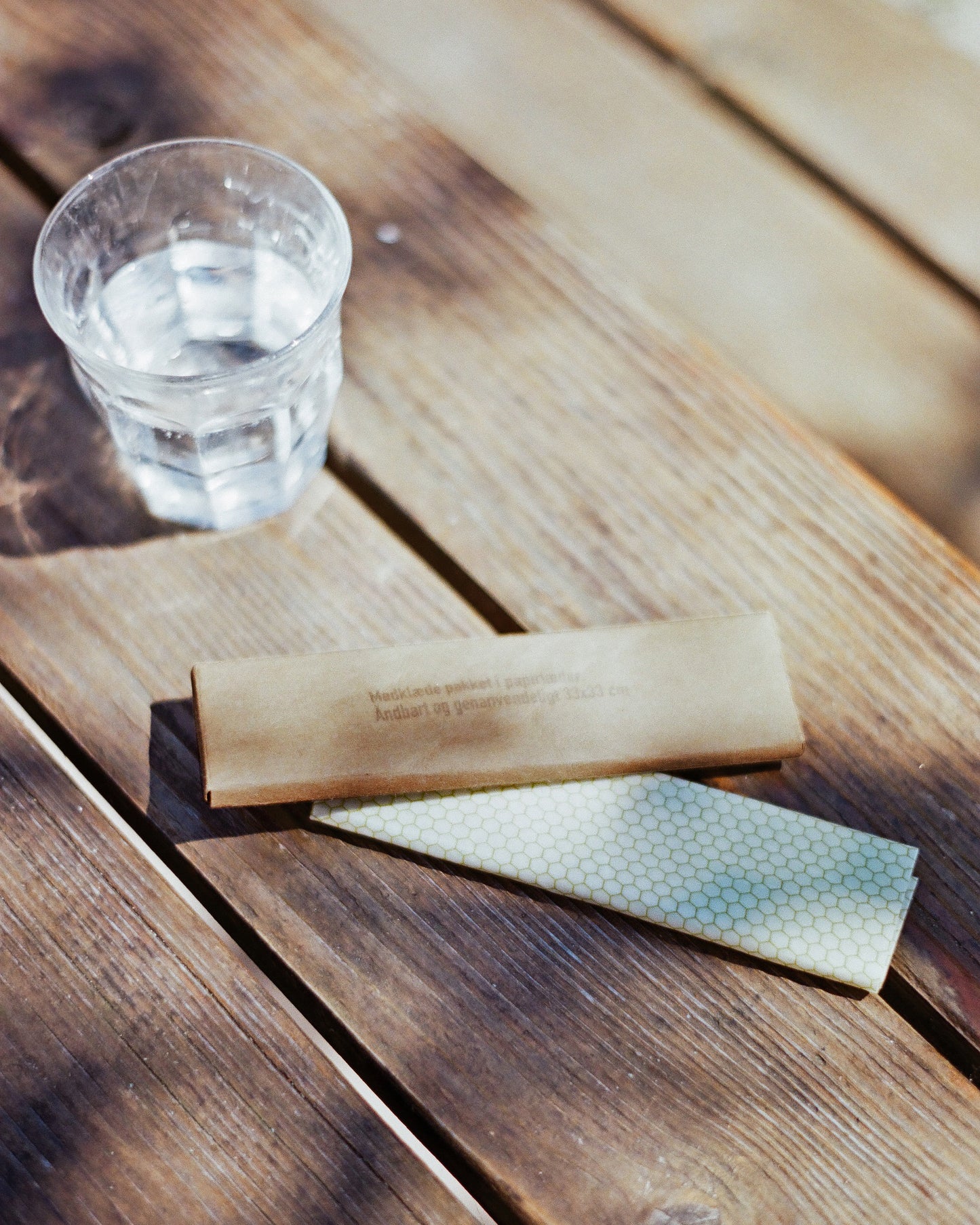 Madklædeark pakket i papirlæder - Lys